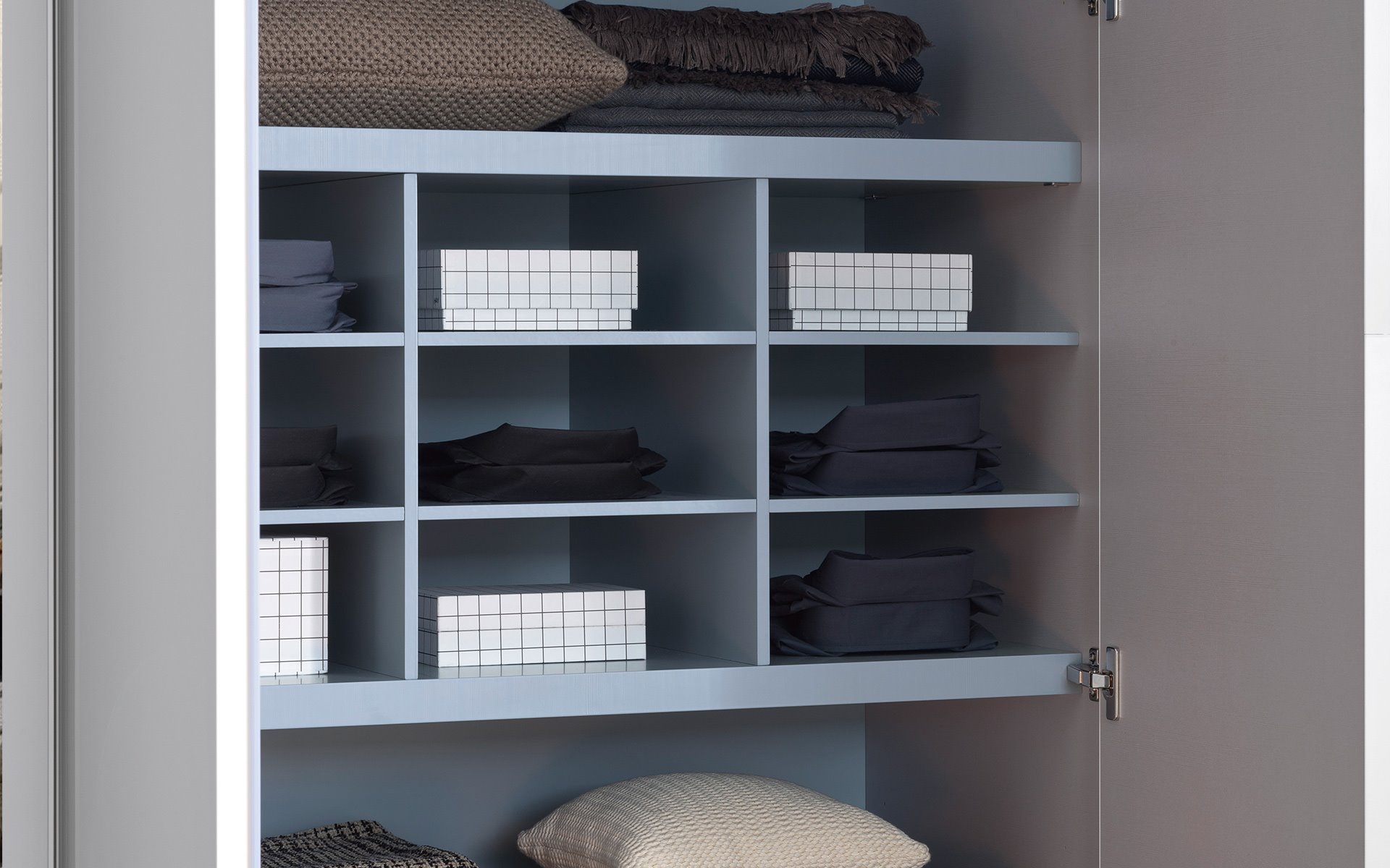 kledingkast interieur open vakken NM bed habits